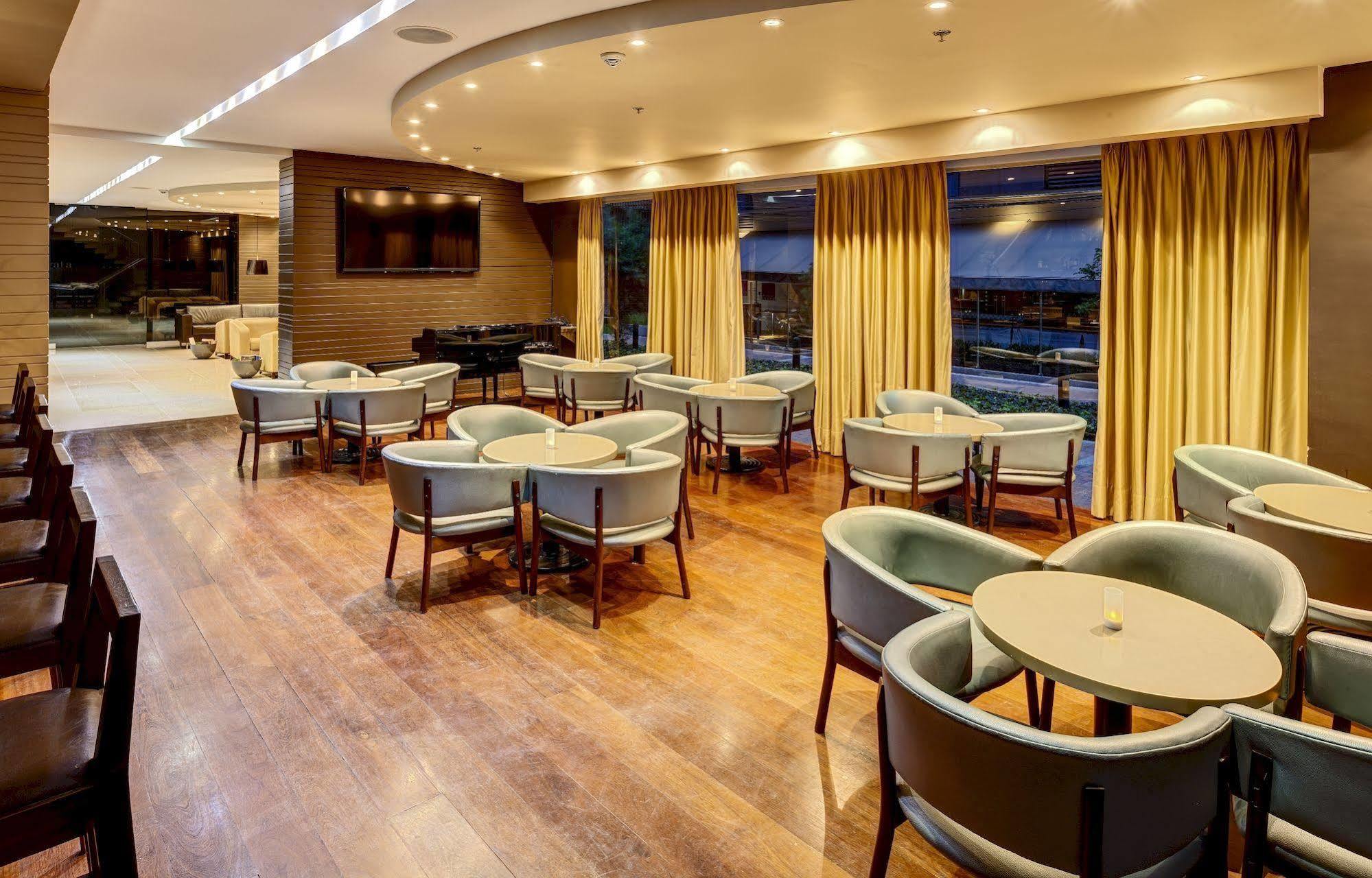 Doubletree By Hilton Bogota Parque 93 Hotel Exterior photo